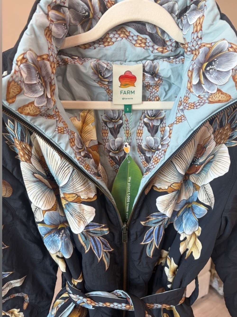 Black Flowerful Snake Garden Reversible Maxi Puffer
Jacket by Farm Rio DT - Picture 5 of 12